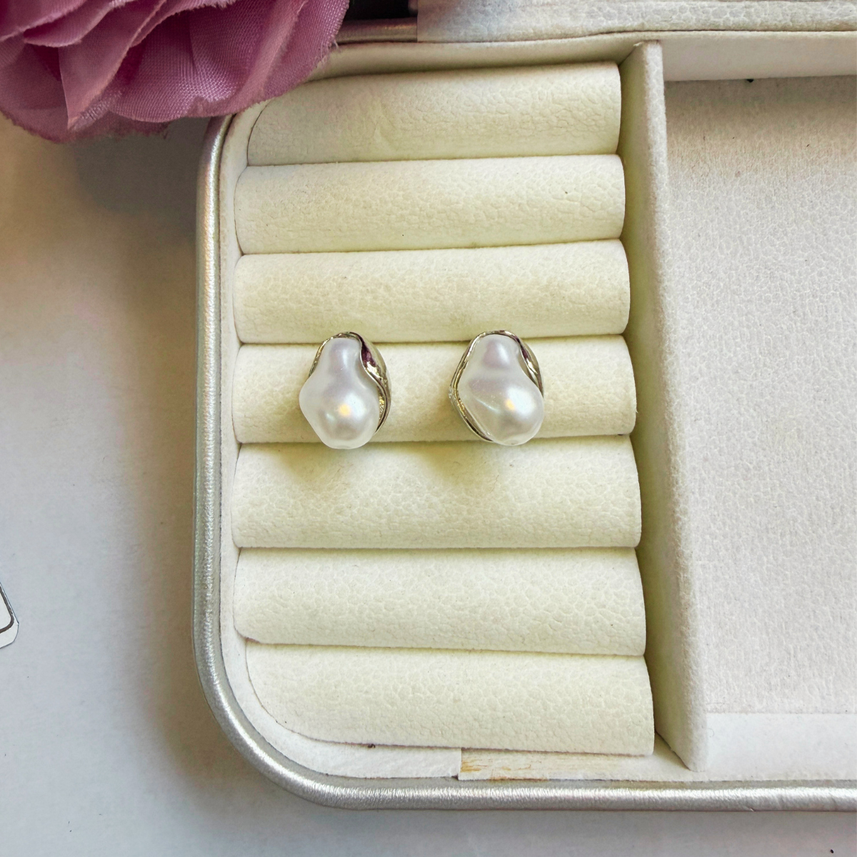 Luna Pearl Studs Earrings- Silver